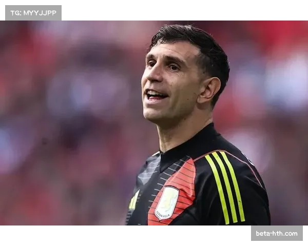 维拉门将马丁内斯保持健康，后防核心明斯需统领临时防线